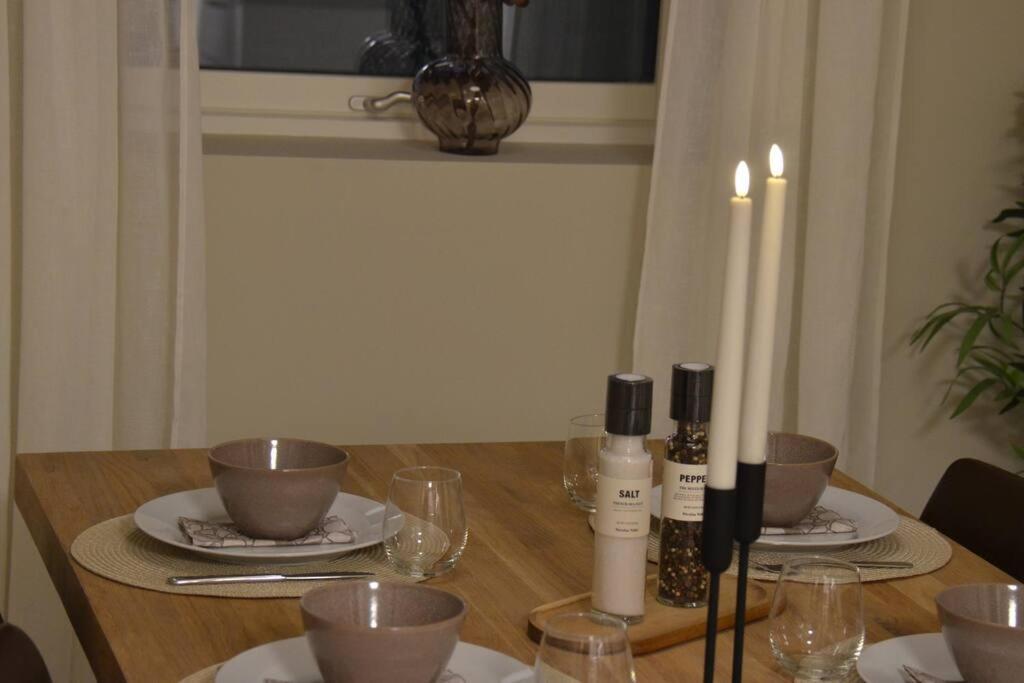 New Renovated Near The Airport With 3 Double Beds Apartment *